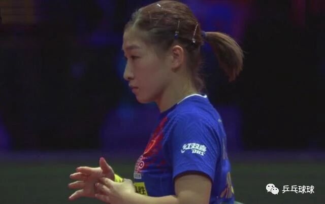 到场上队员, 两个发球的 到场上队员, 两个发球的